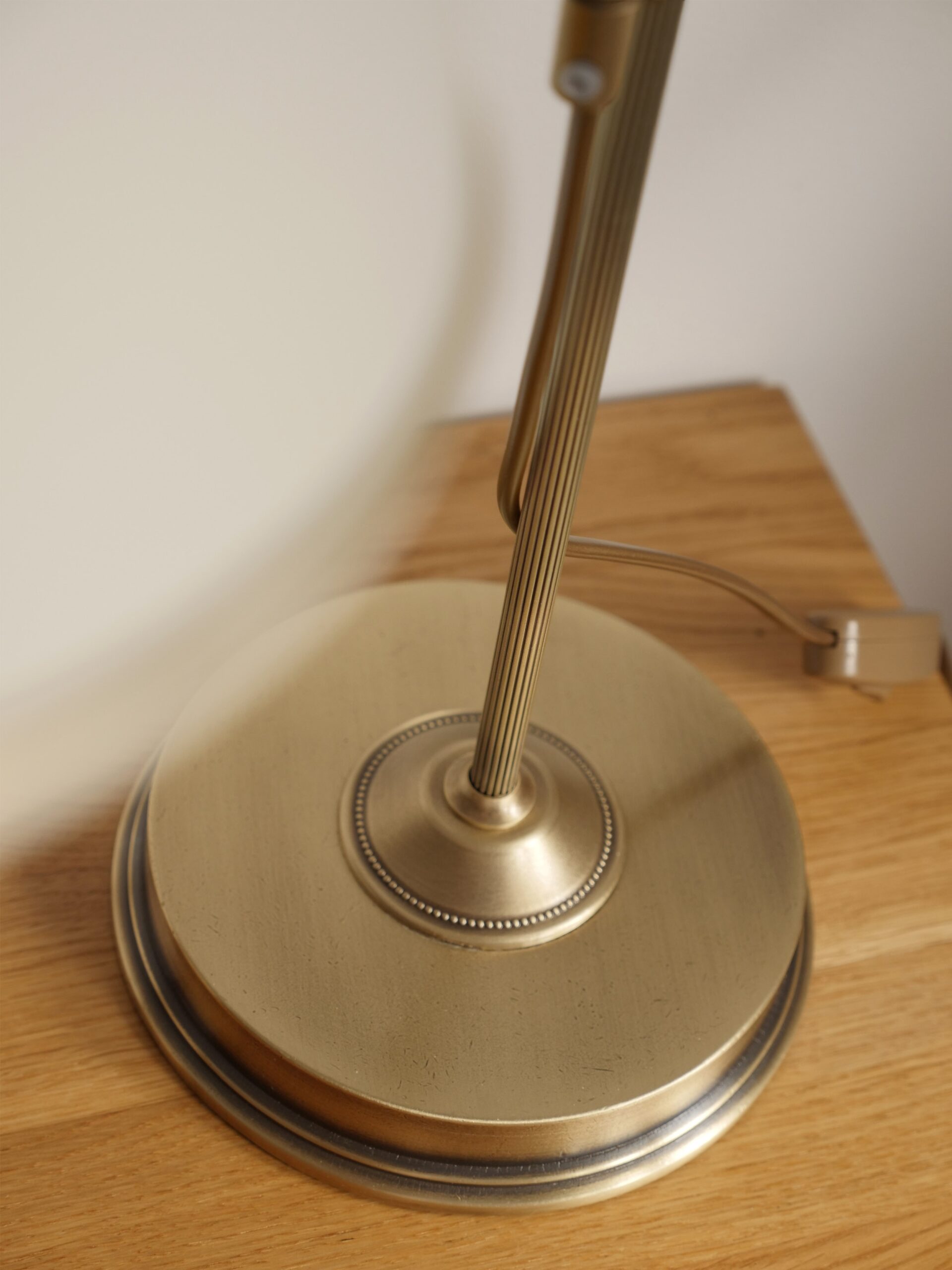 Lampa stołowa z abażurem L-B1W - obrazek 4