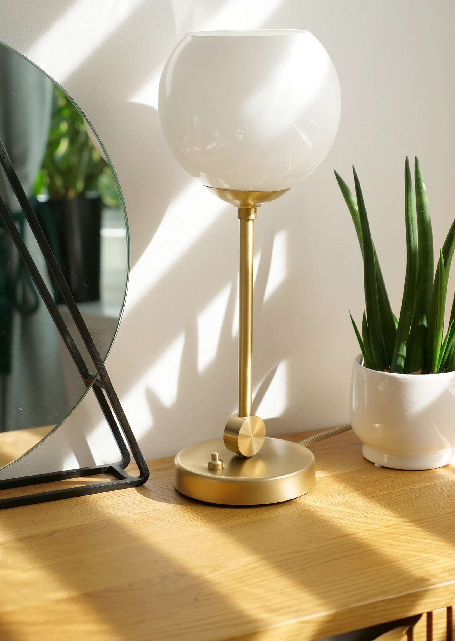 Elegancka złota lampka nocna G-B1 - obrazek 2